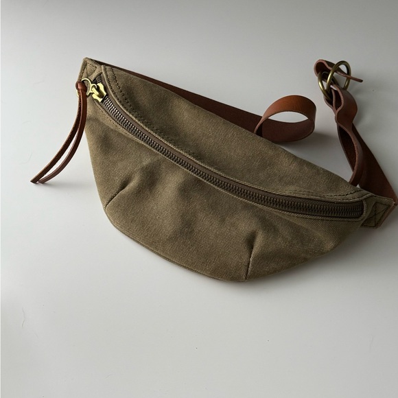 Madewell The Canvas Fanny Pack in Distant Surplus - Picture 5 of 5